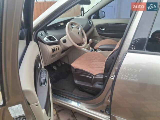 Бежевый Рено Гранд Сценик, объемом двигателя 1.87 л и пробегом 250 тыс. км за 7300 $, фото 16 на Automoto.ua
