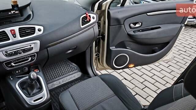 Бежевый Рено Гранд Сценик, объемом двигателя 1.4 л и пробегом 216 тыс. км за 5900 $, фото 29 на Automoto.ua