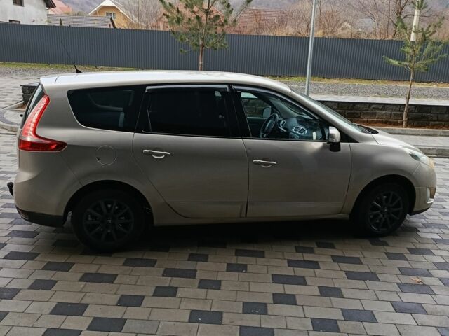 Бежевый Рено Гранд Сценик, объемом двигателя 1.4 л и пробегом 290 тыс. км за 5999 $, фото 2 на Automoto.ua