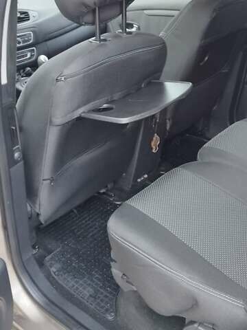 Бежевый Рено Гранд Сценик, объемом двигателя 1.9 л и пробегом 250 тыс. км за 6900 $, фото 11 на Automoto.ua