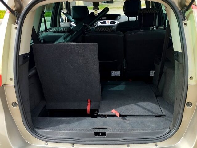 Бежевый Рено Гранд Сценик, объемом двигателя 1.5 л и пробегом 258 тыс. км за 6400 $, фото 8 на Automoto.ua