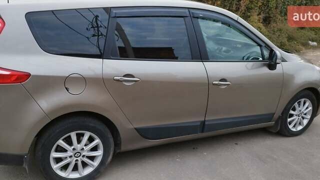 Бежевый Рено Гранд Сценик, объемом двигателя 1.9 л и пробегом 250 тыс. км за 6900 $, фото 6 на Automoto.ua