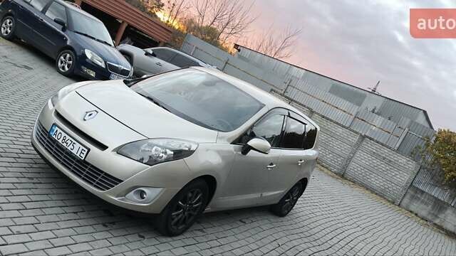 Бежевый Рено Гранд Сценик, объемом двигателя 1.4 л и пробегом 216 тыс. км за 5900 $, фото 11 на Automoto.ua