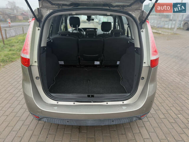 Бежевый Рено Гранд Сценик, объемом двигателя 1.6 л и пробегом 160 тыс. км за 6850 $, фото 38 на Automoto.ua