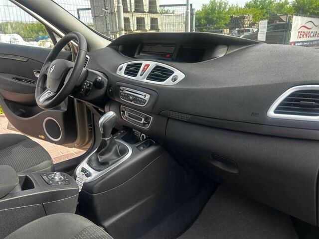 Бежевый Рено Гранд Сценик, объемом двигателя 2 л и пробегом 199 тыс. км за 6290 $, фото 9 на Automoto.ua