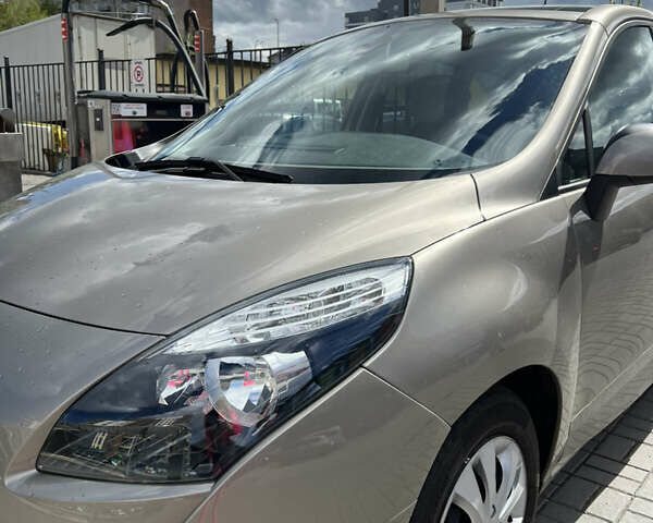 Бежевий Рено Гранд Сценік, об'ємом двигуна 1.5 л та пробігом 125 тис. км за 7400 $, фото 3 на Automoto.ua