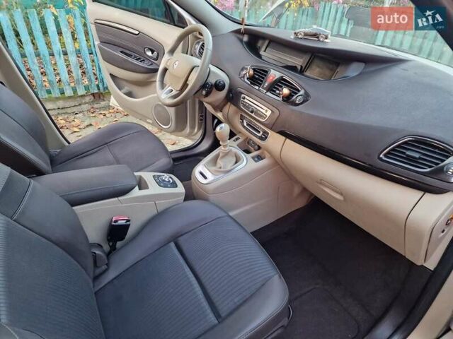 Бежевый Рено Гранд Сценик, объемом двигателя 1.9 л и пробегом 271 тыс. км за 6500 $, фото 11 на Automoto.ua