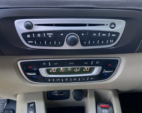 Бежевый Рено Гранд Сценик, объемом двигателя 1.9 л и пробегом 271 тыс. км за 6500 $, фото 18 на Automoto.ua