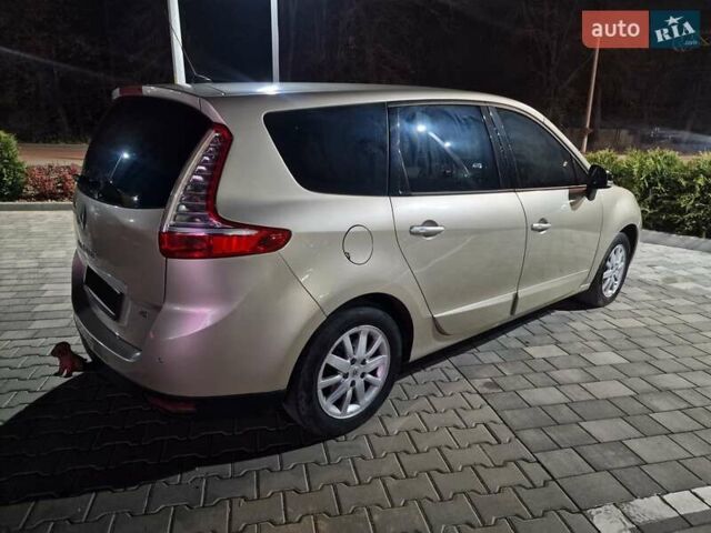 Бежевый Рено Гранд Сценик, объемом двигателя 1.9 л и пробегом 271 тыс. км за 6500 $, фото 13 на Automoto.ua