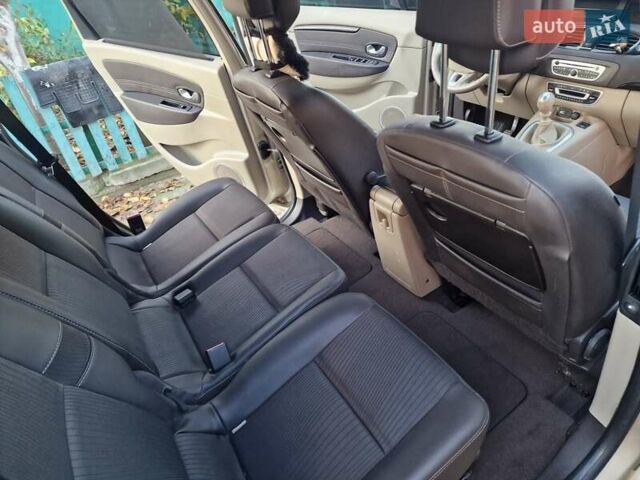 Бежевый Рено Гранд Сценик, объемом двигателя 1.9 л и пробегом 271 тыс. км за 6500 $, фото 9 на Automoto.ua