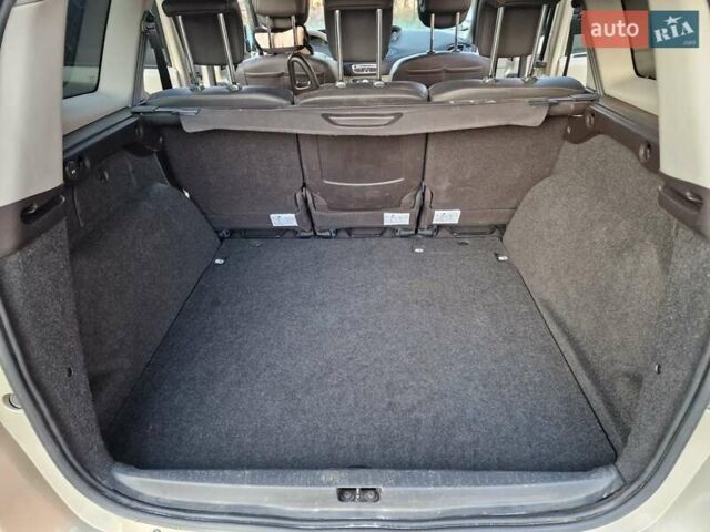 Бежевый Рено Гранд Сценик, объемом двигателя 1.9 л и пробегом 271 тыс. км за 6500 $, фото 8 на Automoto.ua