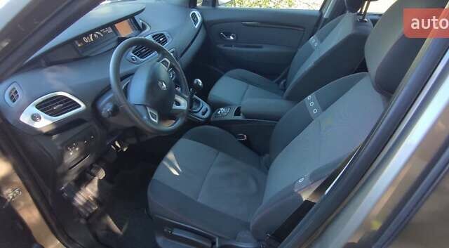 Бежевый Рено Гранд Сценик, объемом двигателя 1.5 л и пробегом 220 тыс. км за 9500 $, фото 3 на Automoto.ua