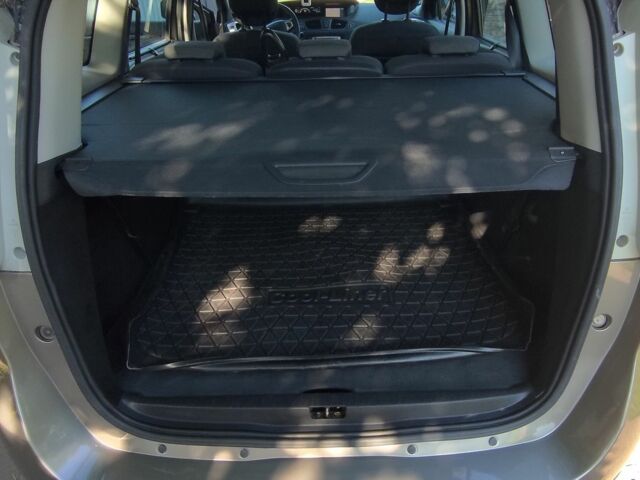 Бежевый Рено Гранд Сценик, объемом двигателя 1.5 л и пробегом 220 тыс. км за 9500 $, фото 4 на Automoto.ua