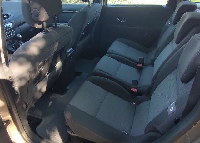 Бежевый Рено Гранд Сценик, объемом двигателя 1.5 л и пробегом 220 тыс. км за 9500 $, фото 3 на Automoto.ua