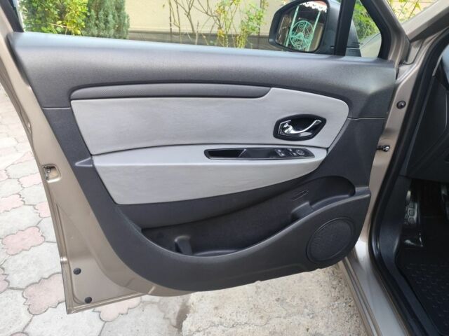 Бежевый Рено Гранд Сценик, объемом двигателя 1.5 л и пробегом 275 тыс. км за 7750 $, фото 9 на Automoto.ua