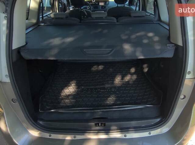 Бежевый Рено Гранд Сценик, объемом двигателя 1.5 л и пробегом 220 тыс. км за 9500 $, фото 2 на Automoto.ua