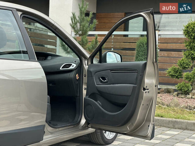 Бежевый Рено Гранд Сценик, объемом двигателя 1.5 л и пробегом 186 тыс. км за 9450 $, фото 84 на Automoto.ua