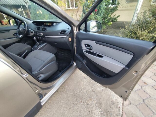 Бежевый Рено Гранд Сценик, объемом двигателя 1.5 л и пробегом 275 тыс. км за 7750 $, фото 11 на Automoto.ua