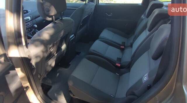 Бежевый Рено Гранд Сценик, объемом двигателя 1.5 л и пробегом 220 тыс. км за 9500 $, фото 7 на Automoto.ua