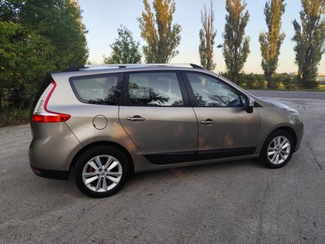 Бежевый Рено Гранд Сценик, объемом двигателя 1.5 л и пробегом 275 тыс. км за 7750 $, фото 3 на Automoto.ua