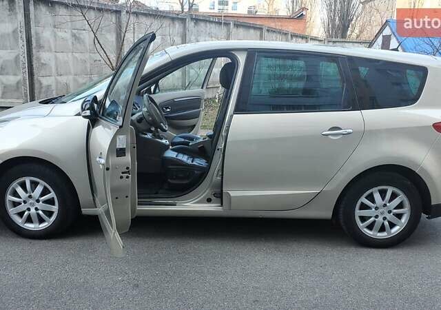 Бежевий Рено Гранд Сценік, об'ємом двигуна 1.5 л та пробігом 205 тис. км за 10500 $, фото 3 на Automoto.ua