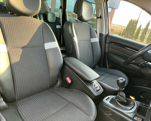 Бежевый Рено Гранд Сценик, объемом двигателя 1.6 л и пробегом 171 тыс. км за 10200 $, фото 27 на Automoto.ua