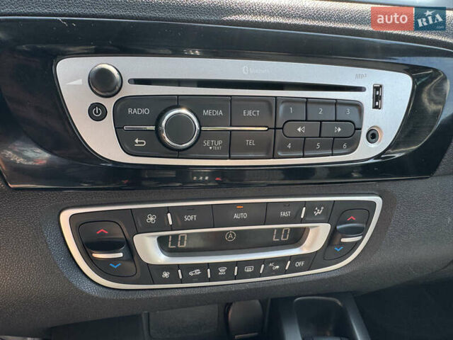 Бежевый Рено Гранд Сценик, объемом двигателя 2 л и пробегом 241 тыс. км за 13000 $, фото 44 на Automoto.ua