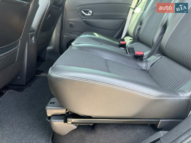 Бежевый Рено Гранд Сценик, объемом двигателя 2 л и пробегом 241 тыс. км за 13000 $, фото 31 на Automoto.ua