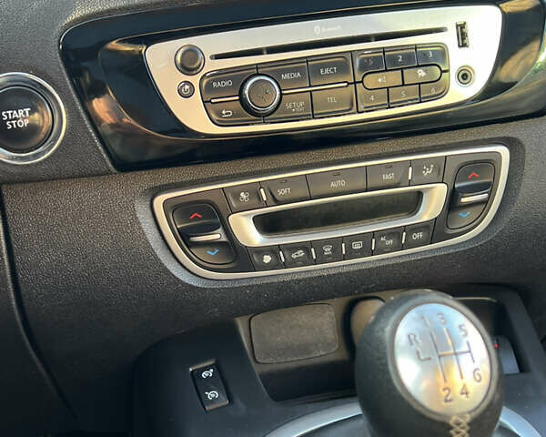 Бежевый Рено Гранд Сценик, объемом двигателя 1.6 л и пробегом 171 тыс. км за 10200 $, фото 29 на Automoto.ua