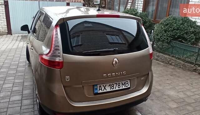 Бежевий Рено Гранд Сценік, об'ємом двигуна 1.5 л та пробігом 230 тис. км за 9300 $, фото 1 на Automoto.ua