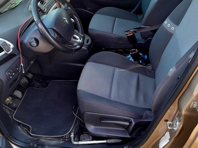 Бежевий Рено Гранд Сценік, об'ємом двигуна 1.5 л та пробігом 270 тис. км за 8700 $, фото 1 на Automoto.ua