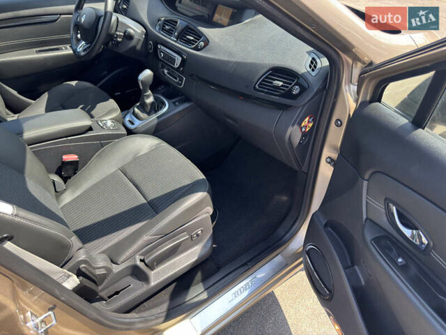 Бежевый Рено Гранд Сценик, объемом двигателя 2 л и пробегом 241 тыс. км за 13000 $, фото 24 на Automoto.ua