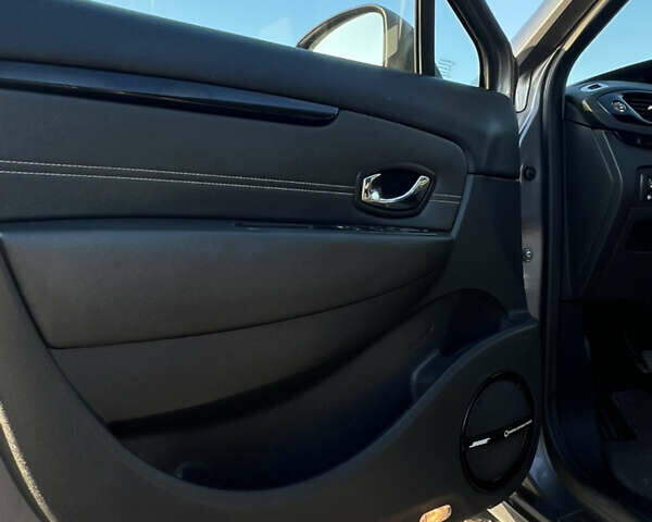 Бежевый Рено Гранд Сценик, объемом двигателя 1.6 л и пробегом 171 тыс. км за 10200 $, фото 13 на Automoto.ua