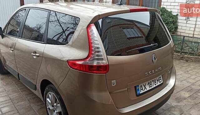 Бежевий Рено Гранд Сценік, об'ємом двигуна 1.5 л та пробігом 230 тис. км за 9300 $, фото 7 на Automoto.ua