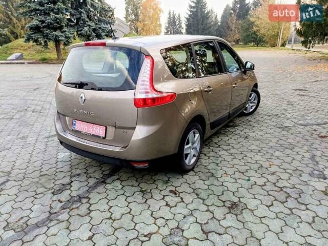 Бежевий Рено Гранд Сценік, об'ємом двигуна 1.5 л та пробігом 230 тис. км за 8800 $, фото 3 на Automoto.ua