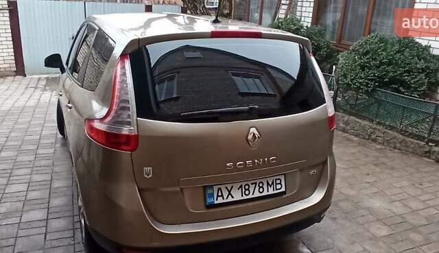 Бежевий Рено Гранд Сценік, об'ємом двигуна 1.5 л та пробігом 230 тис. км за 9300 $, фото 2 на Automoto.ua