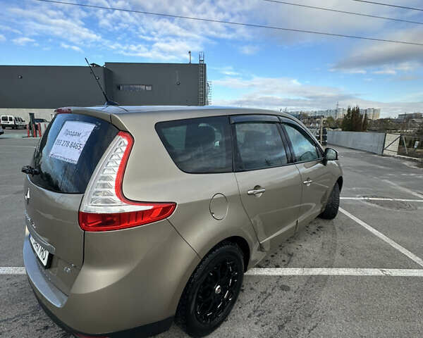 Бежевый Рено Гранд Сценик, объемом двигателя 1.46 л и пробегом 245 тыс. км за 8000 $, фото 4 на Automoto.ua