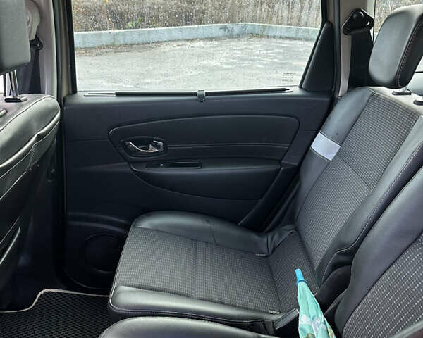 Бежевый Рено Гранд Сценик, объемом двигателя 1.46 л и пробегом 245 тыс. км за 8000 $, фото 8 на Automoto.ua