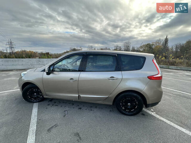 Бежевый Рено Гранд Сценик, объемом двигателя 1.46 л и пробегом 245 тыс. км за 8000 $, фото 3 на Automoto.ua