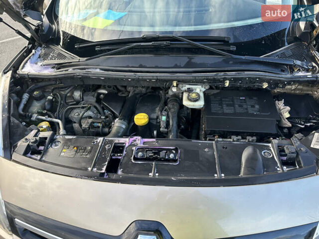 Бежевый Рено Гранд Сценик, объемом двигателя 1.46 л и пробегом 245 тыс. км за 8000 $, фото 7 на Automoto.ua