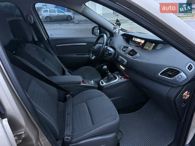 Бежевий Рено Гранд Сценік, об'ємом двигуна 1.46 л та пробігом 243 тис. км за 8990 $, фото 8 на Automoto.ua