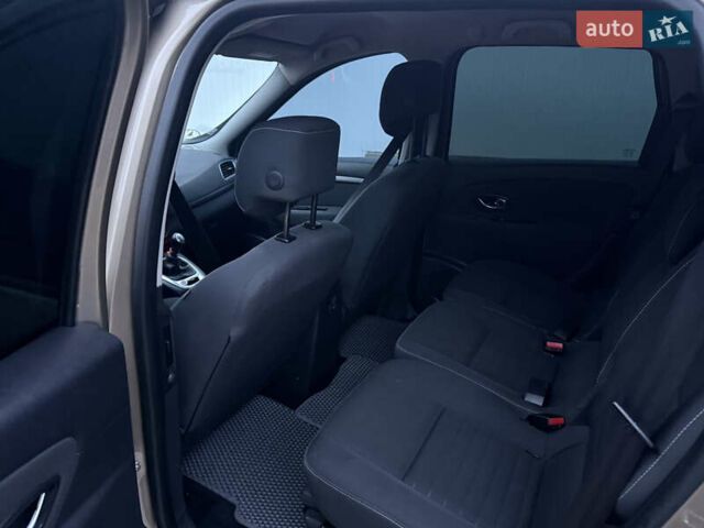 Бежевий Рено Гранд Сценік, об'ємом двигуна 1.46 л та пробігом 243 тис. км за 8990 $, фото 13 на Automoto.ua