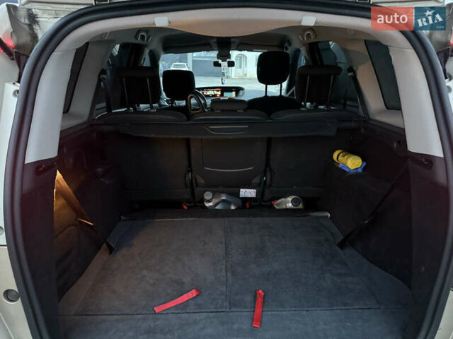 Бежевий Рено Гранд Сценік, об'ємом двигуна 1.46 л та пробігом 243 тис. км за 8990 $, фото 17 на Automoto.ua