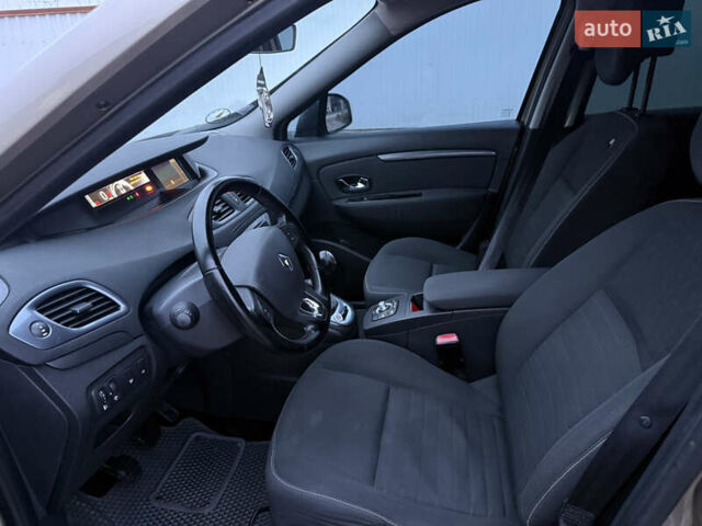 Бежевий Рено Гранд Сценік, об'ємом двигуна 1.46 л та пробігом 243 тис. км за 8990 $, фото 10 на Automoto.ua