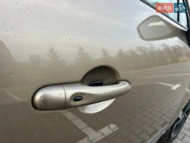 Бежевий Рено Гранд Сценік, об'ємом двигуна 1.5 л та пробігом 131 тис. км за 12800 $, фото 6 на Automoto.ua