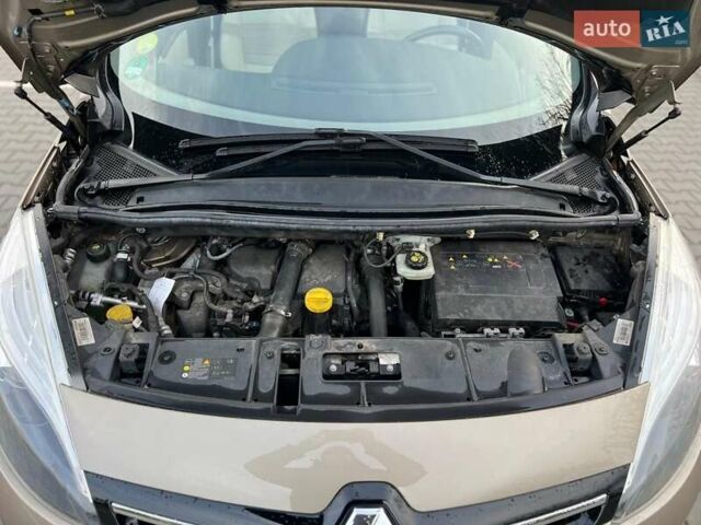 Бежевий Рено Гранд Сценік, об'ємом двигуна 1.5 л та пробігом 131 тис. км за 12800 $, фото 33 на Automoto.ua