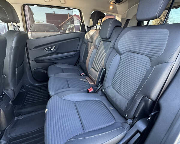 Бежевий Рено Гранд Сценік, об'ємом двигуна 1.5 л та пробігом 200 тис. км за 15900 $, фото 22 на Automoto.ua