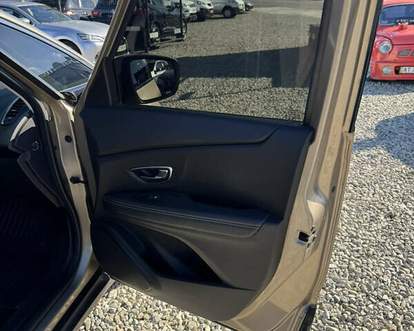 Бежевий Рено Гранд Сценік, об'ємом двигуна 1.5 л та пробігом 200 тис. км за 15900 $, фото 26 на Automoto.ua