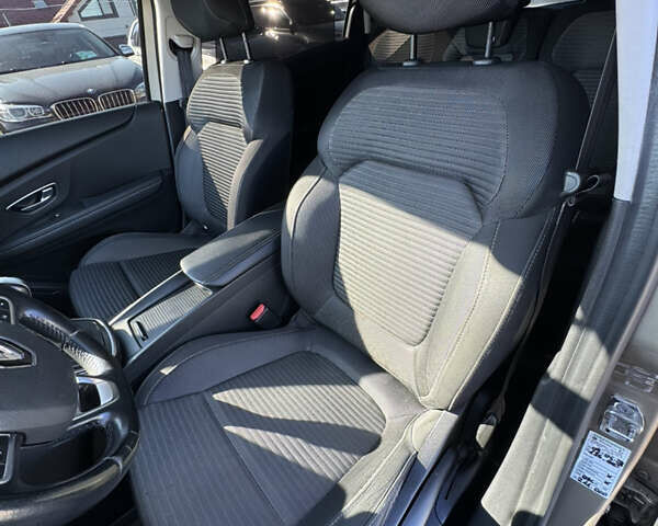 Бежевий Рено Гранд Сценік, об'ємом двигуна 1.5 л та пробігом 200 тис. км за 15900 $, фото 18 на Automoto.ua