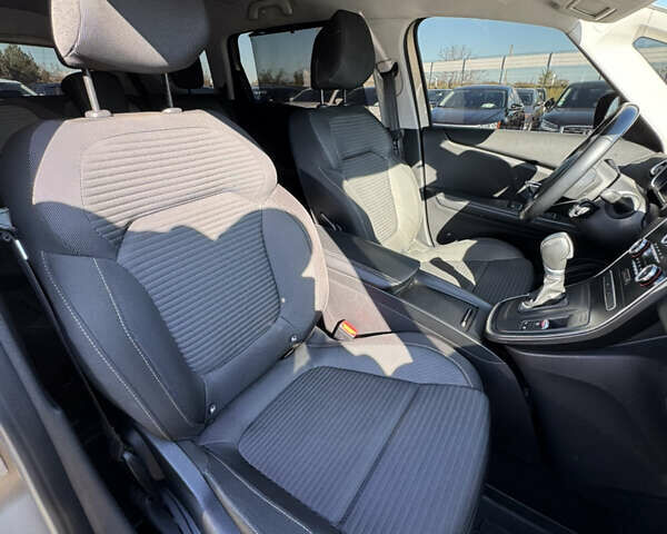 Бежевий Рено Гранд Сценік, об'ємом двигуна 1.5 л та пробігом 200 тис. км за 15900 $, фото 27 на Automoto.ua